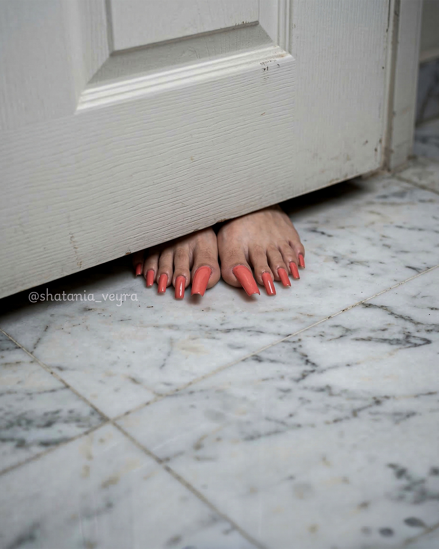 shatania veyra long toenails