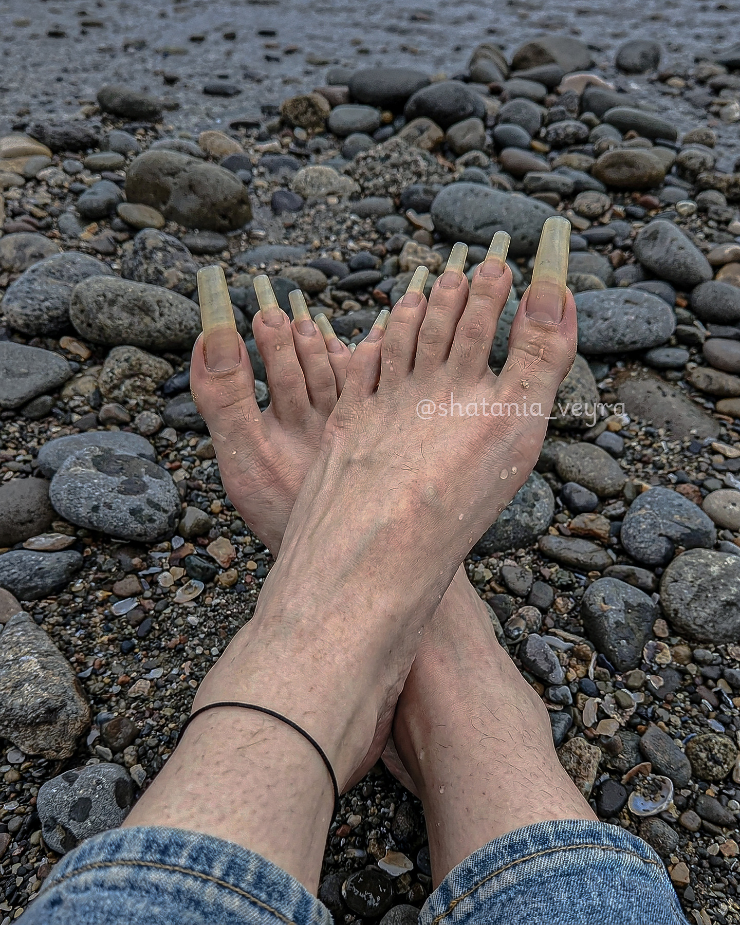 cracked heels treatment — beautiful smooth feet after healing cracked heels naturally